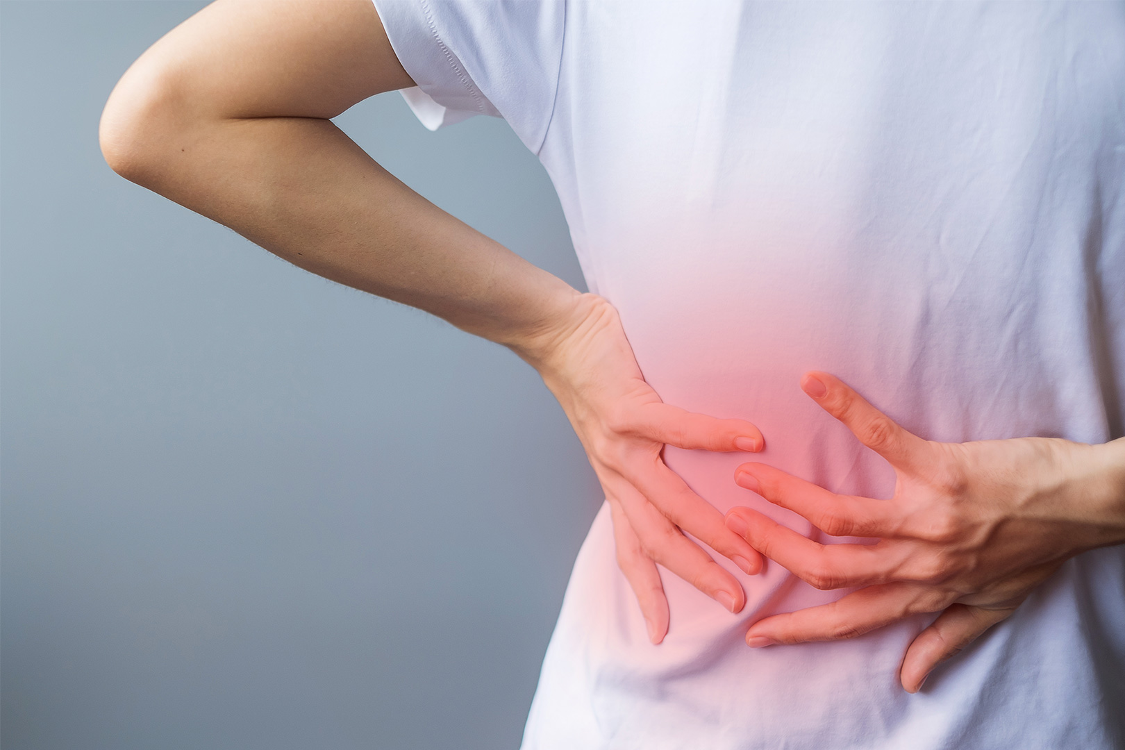Mujer con dolor en las lumbares