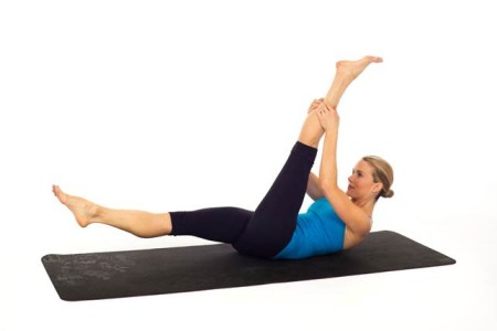 «Single leg stretch». Ejercicio clásico de extensión + flexión de cadera